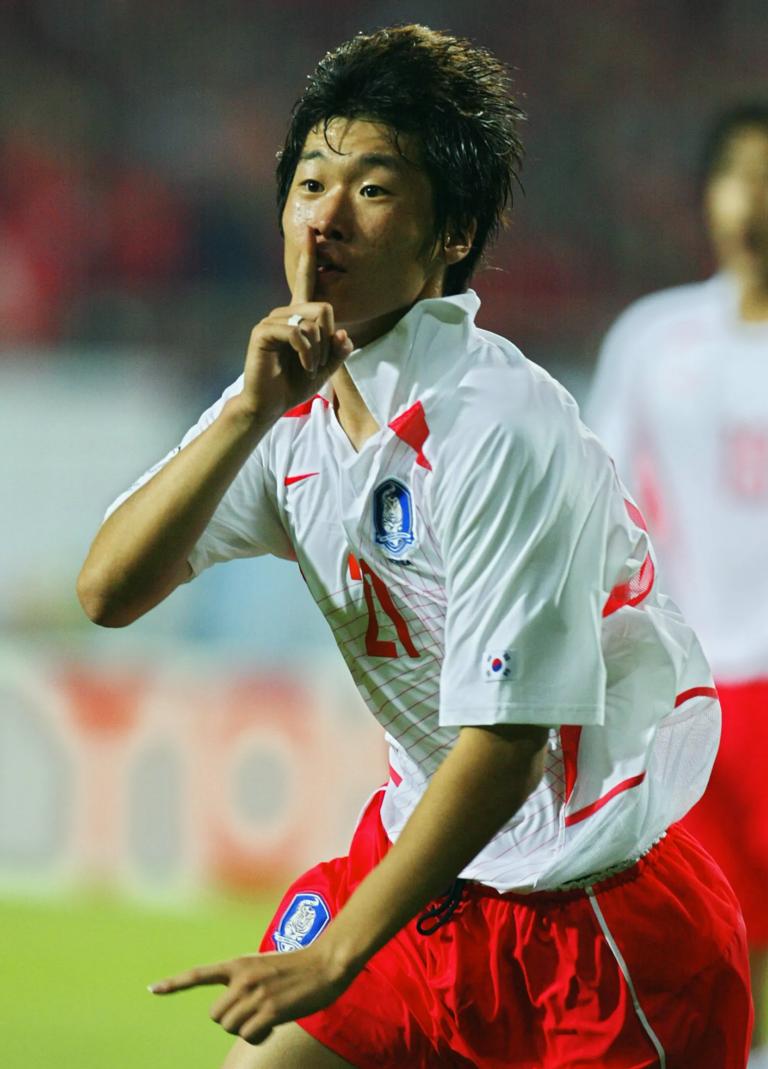 INCHEON, REPUBLIC OF KOREA:  Korea's Park Ji Sung celebrates his 71st minute goal, 14 June 2002 at the Incheon Munhak Stadium in Incheon, prior to first round Group D action between Portugal and Korea in the 2002 FIFA World Cup Korea/Japan. Korea leads Portugal 1-0.  AFP PHOTO/GREG WOOD (Photo credit should read GREG WOOD/AFP via Getty Images)